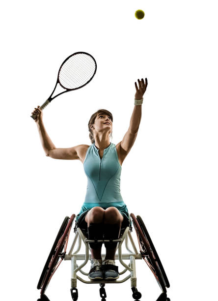 jóvenes con discapacidad tenis jugador mujer welchair deporte aislada si - wheelchair tennis physical impairment athlete fotografías e imágenes de stock