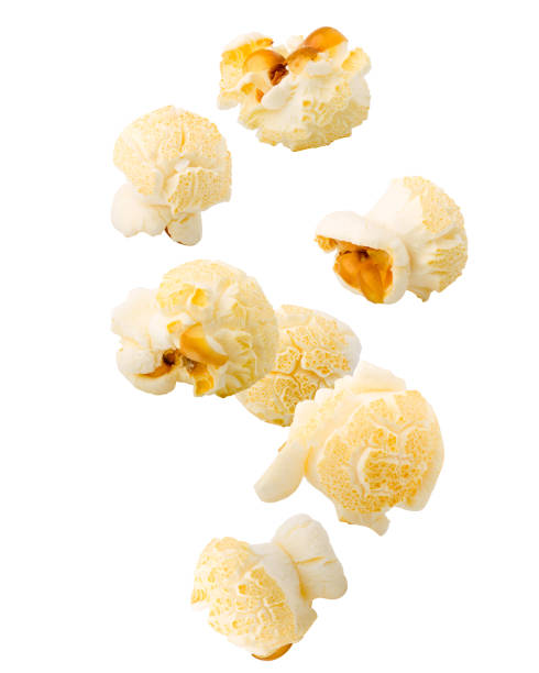 popcorn in caduta, isolati su sfondo bianco, percorso di ritaglio, profondità di campo completa - textured nobody close up seed foto e immagini stock