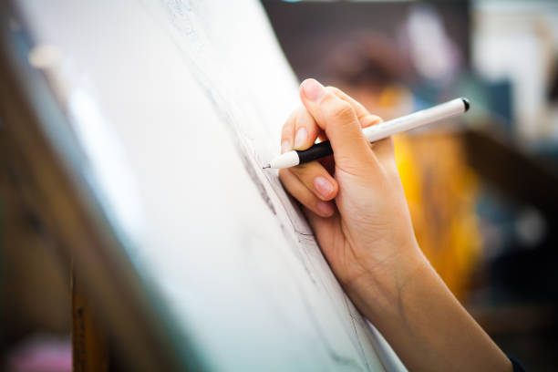 istock Painting and drawing class 1063469634