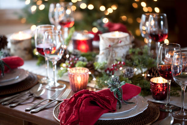 weihnachten urlaub essen - glass wineglass empty dishware stock-fotos und bilder