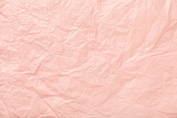 texture di carta da imballaggio rosa accartocciata, closrup. corallo vecchio sfondo. - parchment vellum paper textured foto e immagini stock