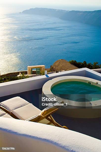 Vista Di Santorini - Fotografie stock e altre immagini di Albergo - Albergo, Eleganza, Santorini