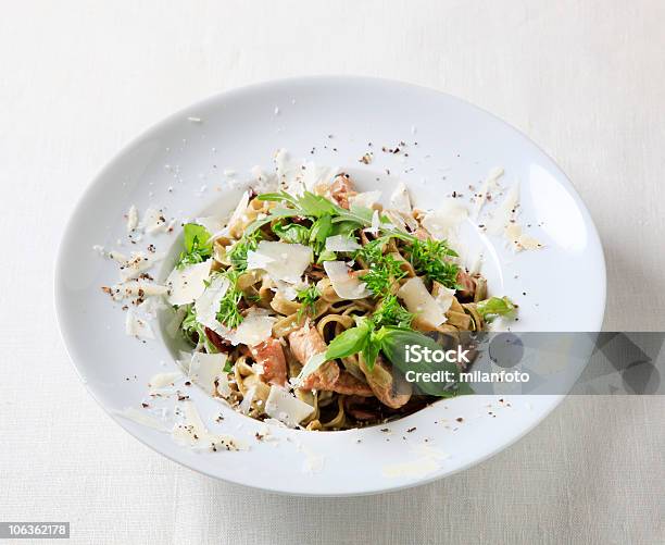 Prato De Macarrão - Fotografias de stock e mais imagens de Almoço - Almoço, Branco, Carne