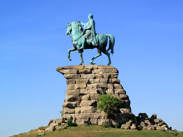 george iii'copper horse'statua windsor zamek - blue past architecture uk zdjęcia i obrazy z banku zdjęć