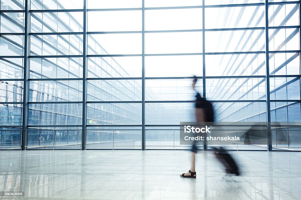 Viajeros en movimiento - Foto de stock de Adulto libre de derechos