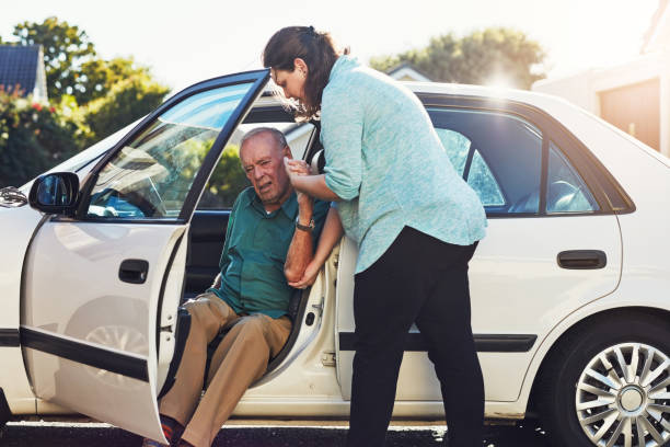 ti facciamo uscire di lì - driving senior adult car women foto e immagini stock