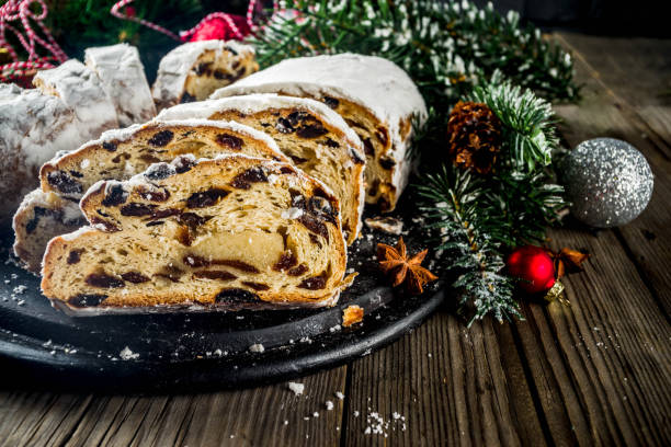 stollen de noël fait maison - christmas stollen christmas pastry baked photos et images de collection