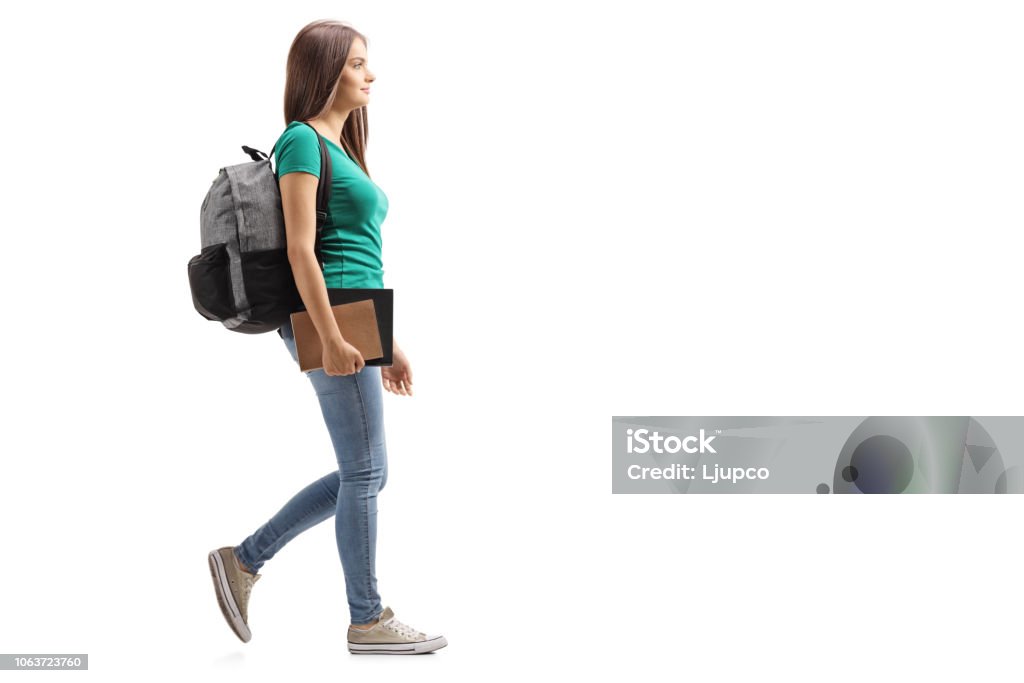 Estudiante con mochila a pie - Foto de stock de Andar libre de derechos