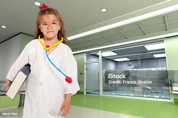 Precocious Médico - Fotografias de stock e mais imagens de Brinquedo - Brinquedo, Clínica médica, Criança