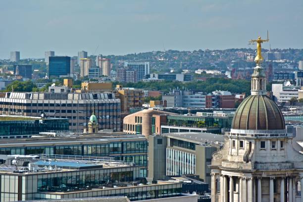 senhora justiça, com vista para londres de cima do velho bailey - bailey - fotografias e filmes do acervo