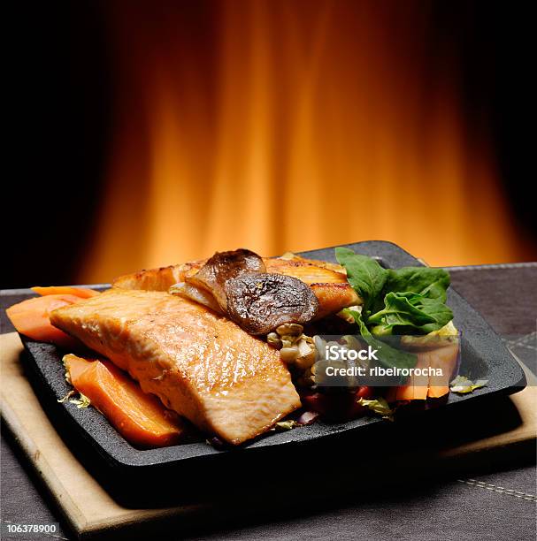 Salmone Al Forno - Fotografie stock e altre immagini di Alimentazione sana - Alimentazione sana, Arrosto - Cibo cotto, Carota