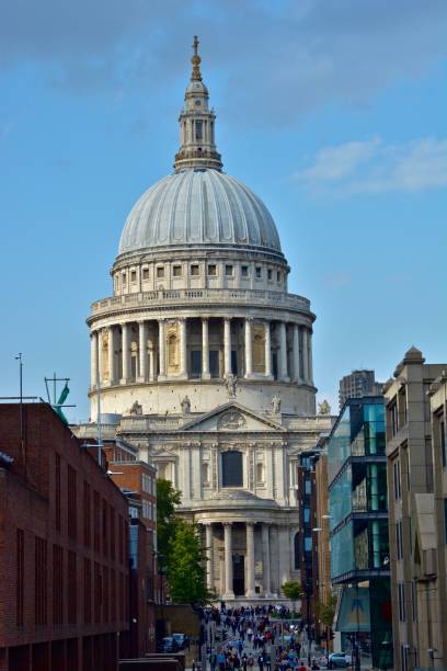 istock People around St. Pauls Cathedral 1063789142