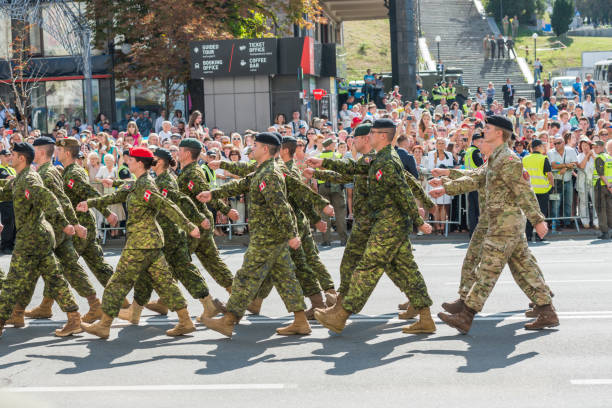 militärparade in kiew, ukraine - canadian soldier stock-fotos und bilder