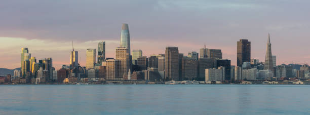 夜明けの美しいサンフランシスコ市のスカイライン - panoramic san francisco bay area golden gate bridge san francisco bay ストックフォトと画像