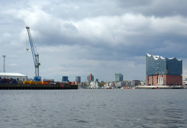 istock Hamburg Cityview Start 1063821354