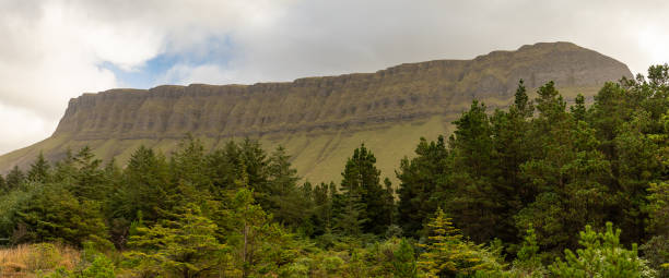 Ben Bulben Mountain, Yeats Country. Views of Ben Bulben Mountain, mystical place. Yeats country. Sligo, Ireland ben bulben stock pictures, royalty-free photos & images