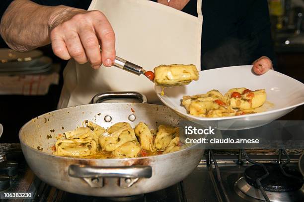 Cozinhado Imagem A Cores - Fotografias de stock e mais imagens de Alimentar - Alimentar, Alimentação Não-saudável, Almoço