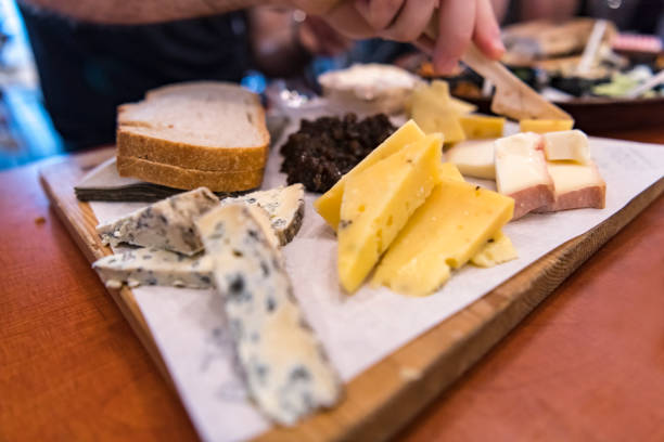 wybór sera - cheese portion swiss culture swiss cheese zdjęcia i obrazy z banku zdjęć