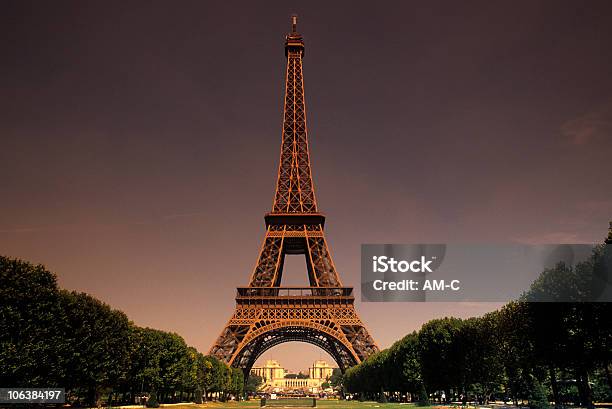 Foto de Torre Eiffel e mais fotos de stock de Capitais internacionais - Capitais internacionais, Cultura Francesa, Destino turístico