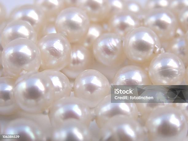 Perlen Stockfoto und mehr Bilder von Perle - Perle, Schmuckperle, Bildhintergrund