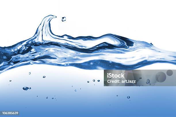 Acqua Splash Isolato Su Bianco - Fotografie stock e altre immagini di Acqua - Acqua, Acqua fluente, Alchol