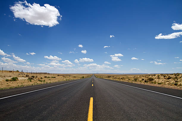 Strada del deserto del Nuovo Messico, USA - foto stock