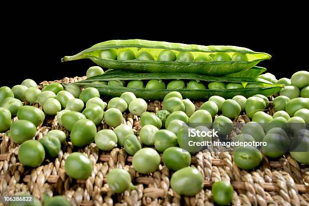 Verde Ervilhas - Fotografias de stock e mais imagens de Abundância - Abundância, Alimentação Saudável, Antioxidante