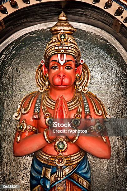 Foto de Hanuman Estátua No Templo Hindu e mais fotos de stock de Arco - Característica arquitetônica - Arco - Característica arquitetônica, Baixo-relevo, Cultura Indiana