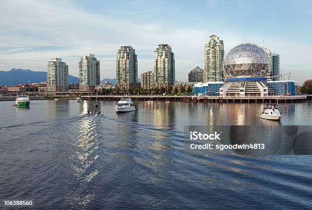 Science World In Vancouver Skyline Von Wasser Des False Creek Stockfoto und mehr Bilder von Vancouver - Kanada