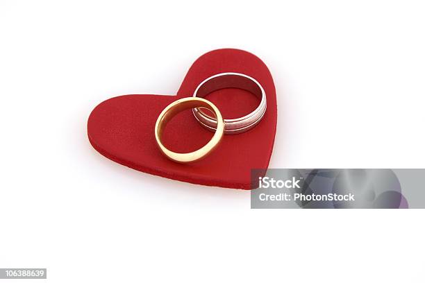 Foto de Sempre Juntoscoração E Anéis e mais fotos de stock de Aliança de casamento - Aliança de casamento, Aliança de noivado, Amor