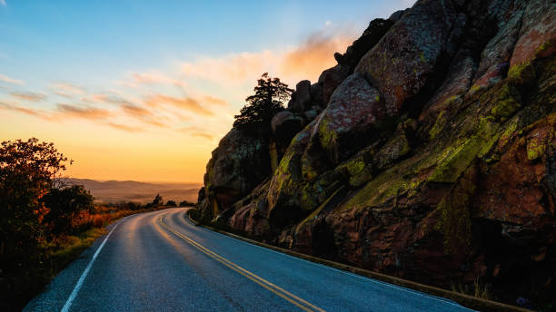 mount scott road oklahoma - oklahoma imagens e fotografias de stock