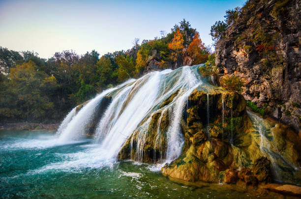 Turner Falls Oklahoma Waterfall Waterfall in the fall with leaves changing ok stock pictures, royalty-free photos & images