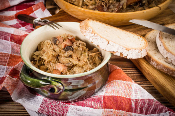 bigos - stewed cabbage with meat,dried mushrooms and smoked sausage. - bigos imagens e fotografias de stock