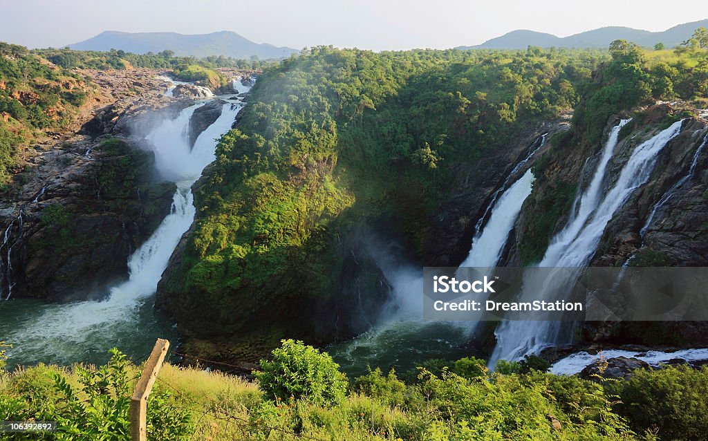 Vista da água Shivasamudram Falls - Foto de stock de Beleza natural - Natureza royalty-free