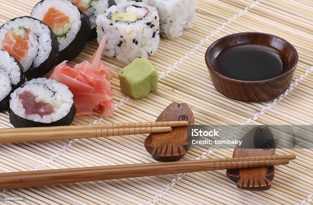 sushi und Stäbchen - Lizenzfrei Bambus - Material Stock-Foto