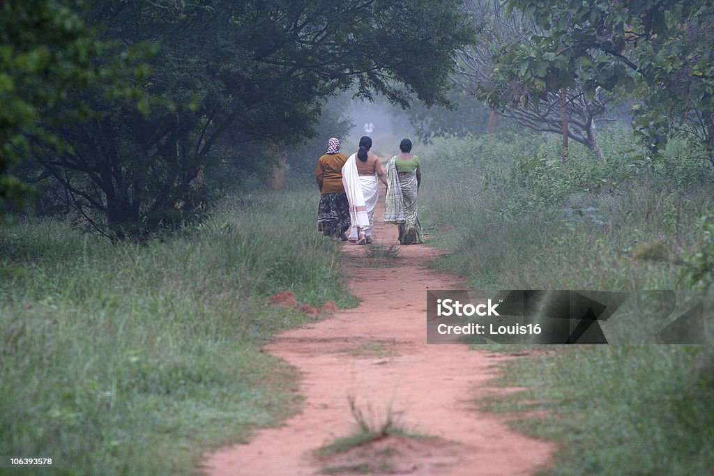 Утреннюю прогулку в Бангалоре - Стоковые фото Вид сзади роялти-фри