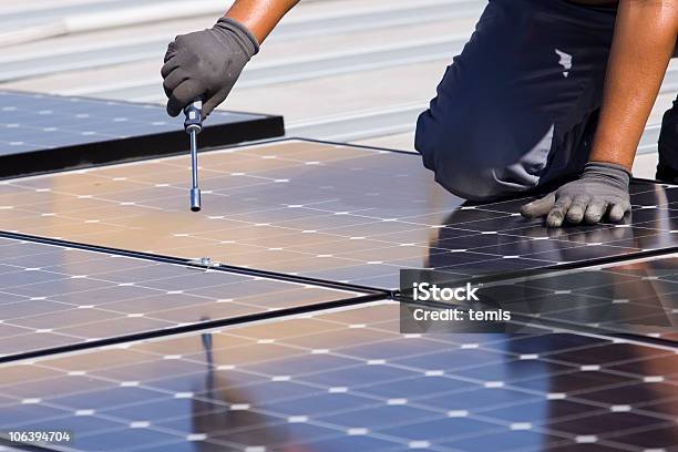 Photovoltaic Einsätze Stockfoto und mehr Bilder von Sonnenkollektor - Sonnenkollektor, Installieren, Sonnenenergie