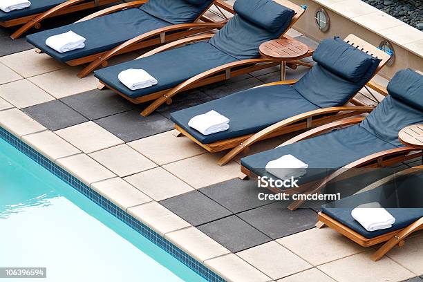 Lettini Prendisole - Fotografie stock e altre immagini di Acqua - Acqua, Ambientazione esterna, Asciugamano