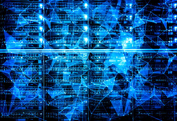 cyfrowe dane komputerowe i linie trójkąta połączenia sieciowego i sfery w futurystycznej koncepcji technologicznej rzęd gniazda dysku twardego na serwerze komputera. - network server rack data center in a row zdjęcia i obrazy z banku zdjęć