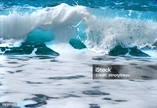 Onda Do Mar Azul - Fotografias de stock e mais imagens de Ao Ar Livre - Ao Ar Livre, Arranjo, Atividade