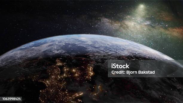 Terra Con Luci Notturne E Via Lattea - Fotografie stock e altre immagini di Globo terrestre - Globo terrestre, Pianeta Terra, Vista satellitare