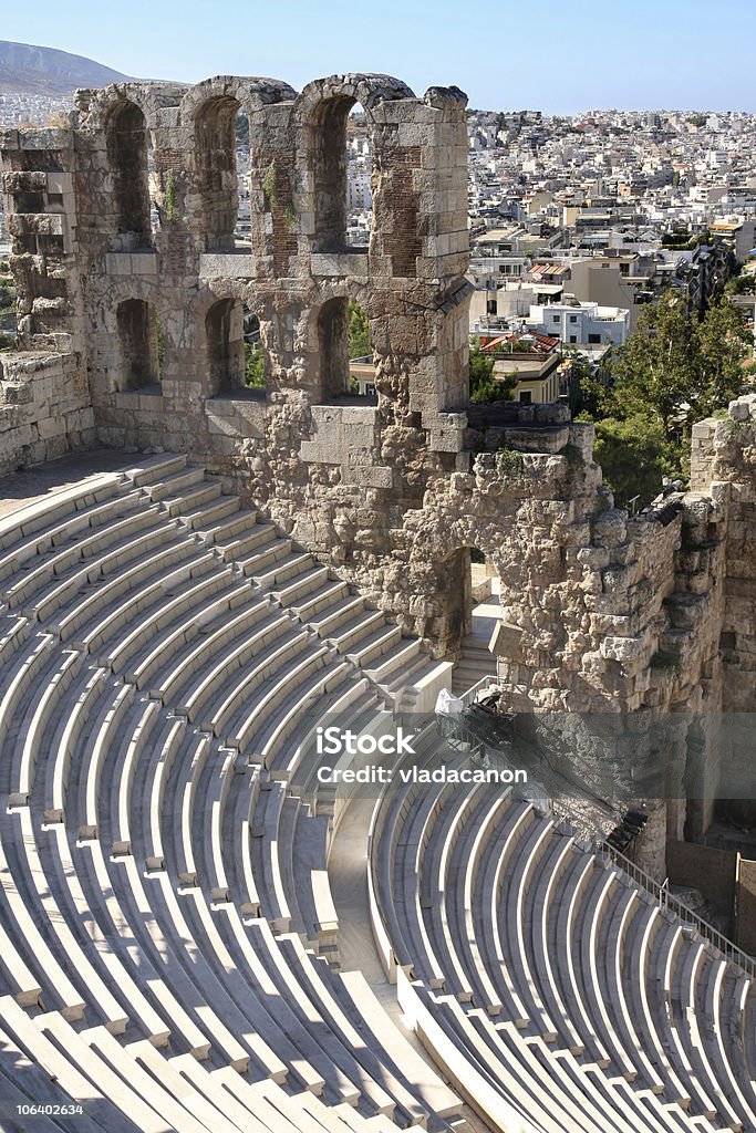 Театр и видом на Акрополь - Стоковые фото Афины - Греция роялти-фри