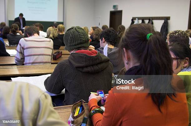 Seminarium - zdjęcia stockowe i więcej obrazów Ekran projekcyjny - Urządzenie projekcyjne - Ekran projekcyjny - Urządzenie projekcyjne, Hall, Kampus uniwersytecki