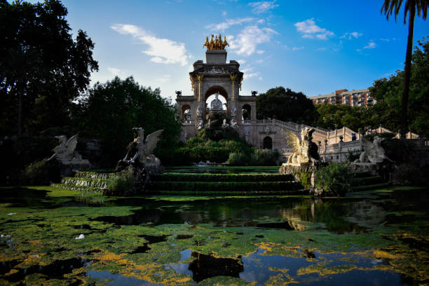 istock Majestic fountain 1064095346
