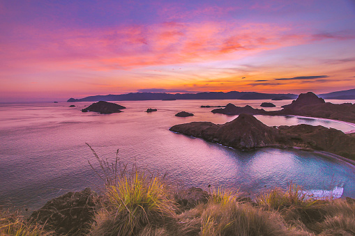 Hermosa puesta de sol en la isla de Padar photo