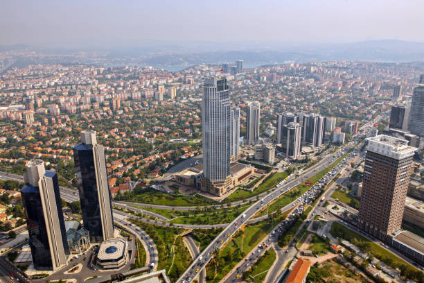 geschäftsviertel levent-istanbul-türkei - istanbul bosphorus road street stock-fotos und bilder