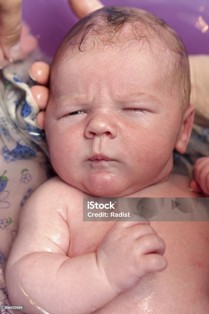 Baby in der Badewanne - Lizenzfrei 0-11 Monate Stock-Foto