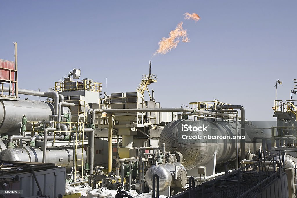 Instalación de producción de aceite - Foto de stock de Plataforma petrolífera libre de derechos