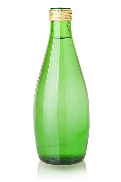 acqua di soda in bottiglia di vetro - soda bottle foto e immagini stock