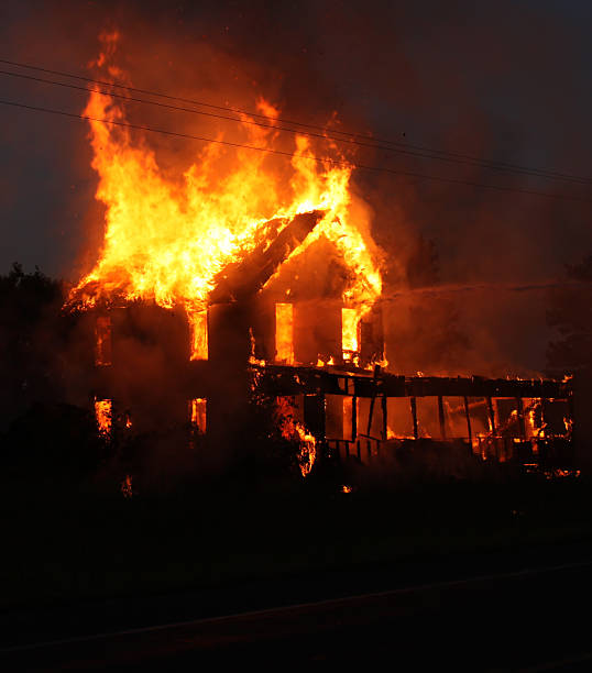 casa em fogo - house fire - fotografias e filmes do acervo